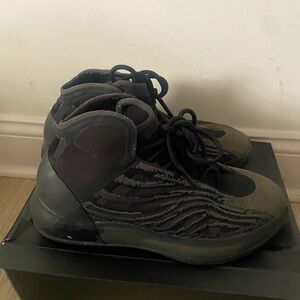Yeezy quantum “onyx”
